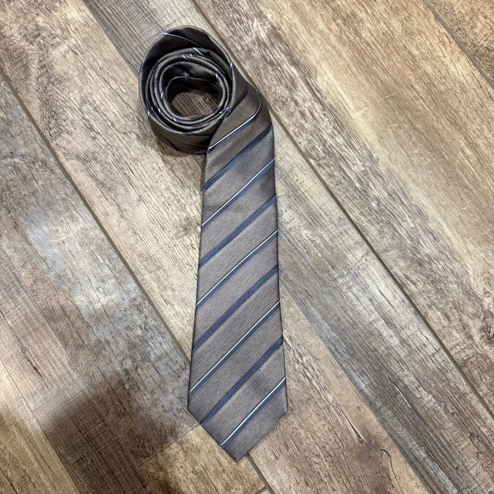 Marc Anthony Mens Brown Grey Striped 100%‎ Silk Necktie Classic Business Tie